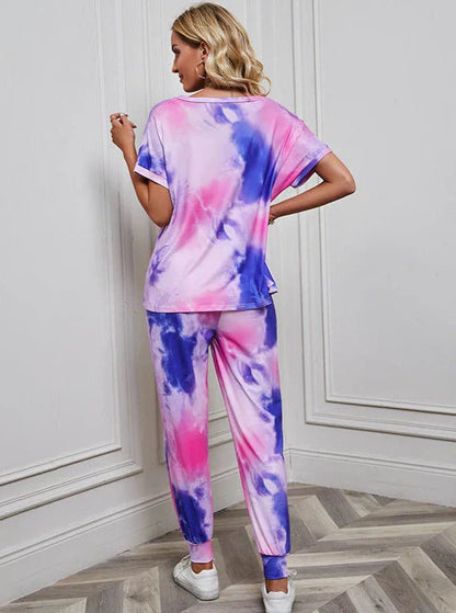 Ibo - set bestaande uit shirt en broek in een tie-dye patroon in roze en blauw